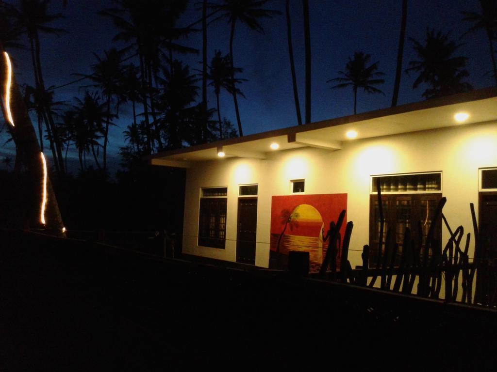 Sunset Surfing Beach Resort Matara Luaran gambar