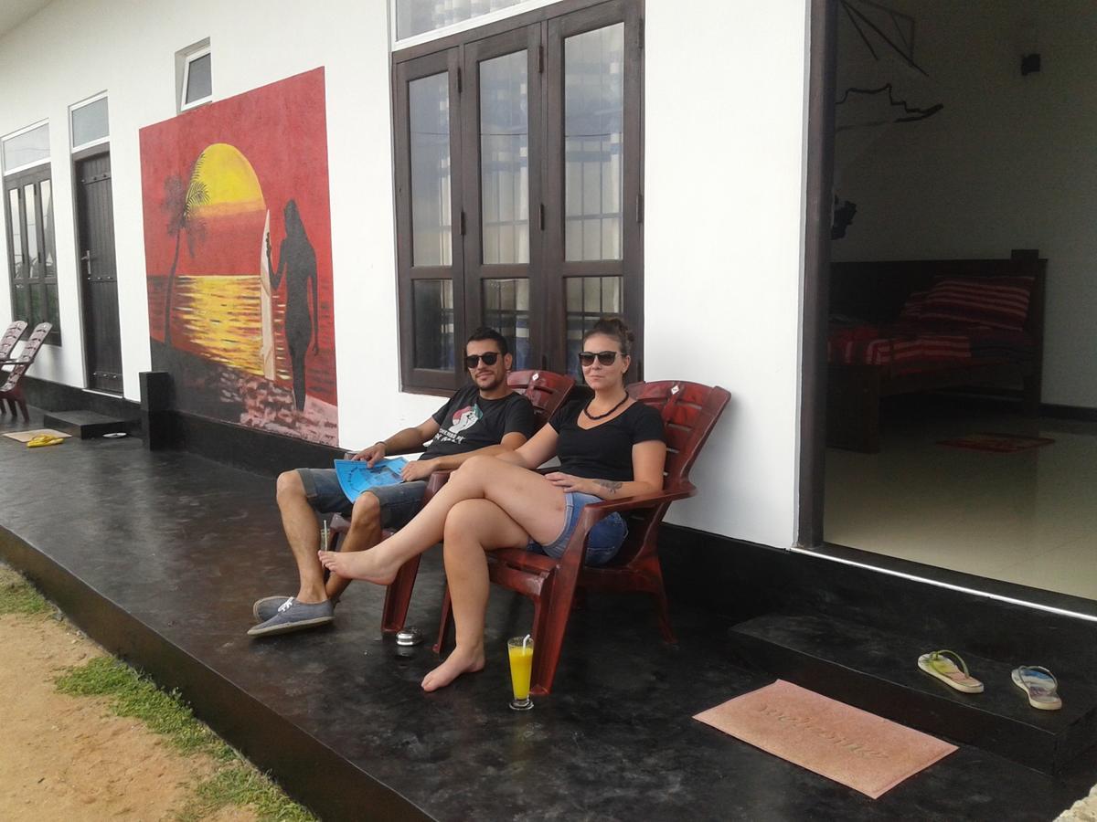 Sunset Surfing Beach Resort Matara Luaran gambar