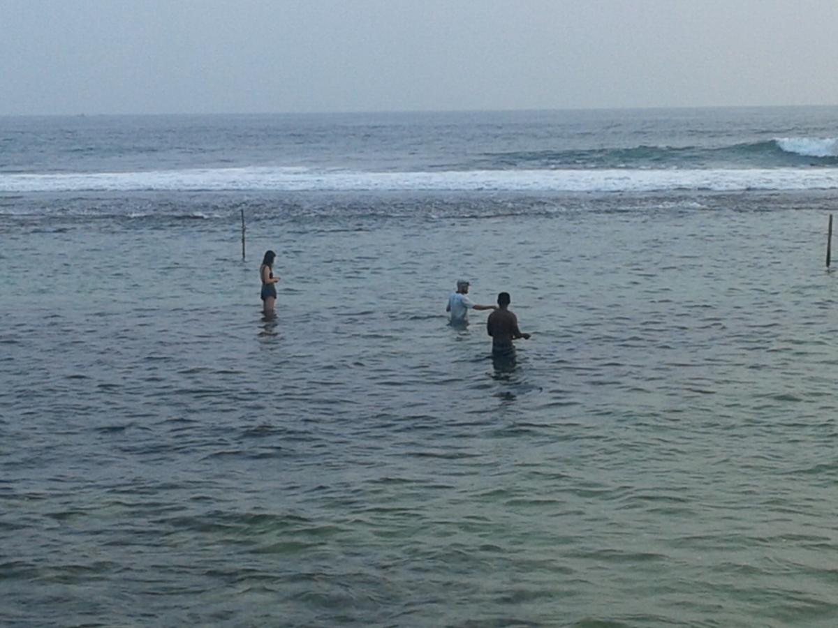 Sunset Surfing Beach Resort Matara Luaran gambar